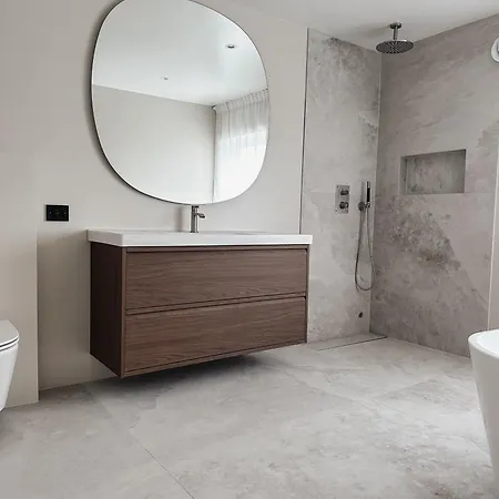 Exclusive House In Villa Sola